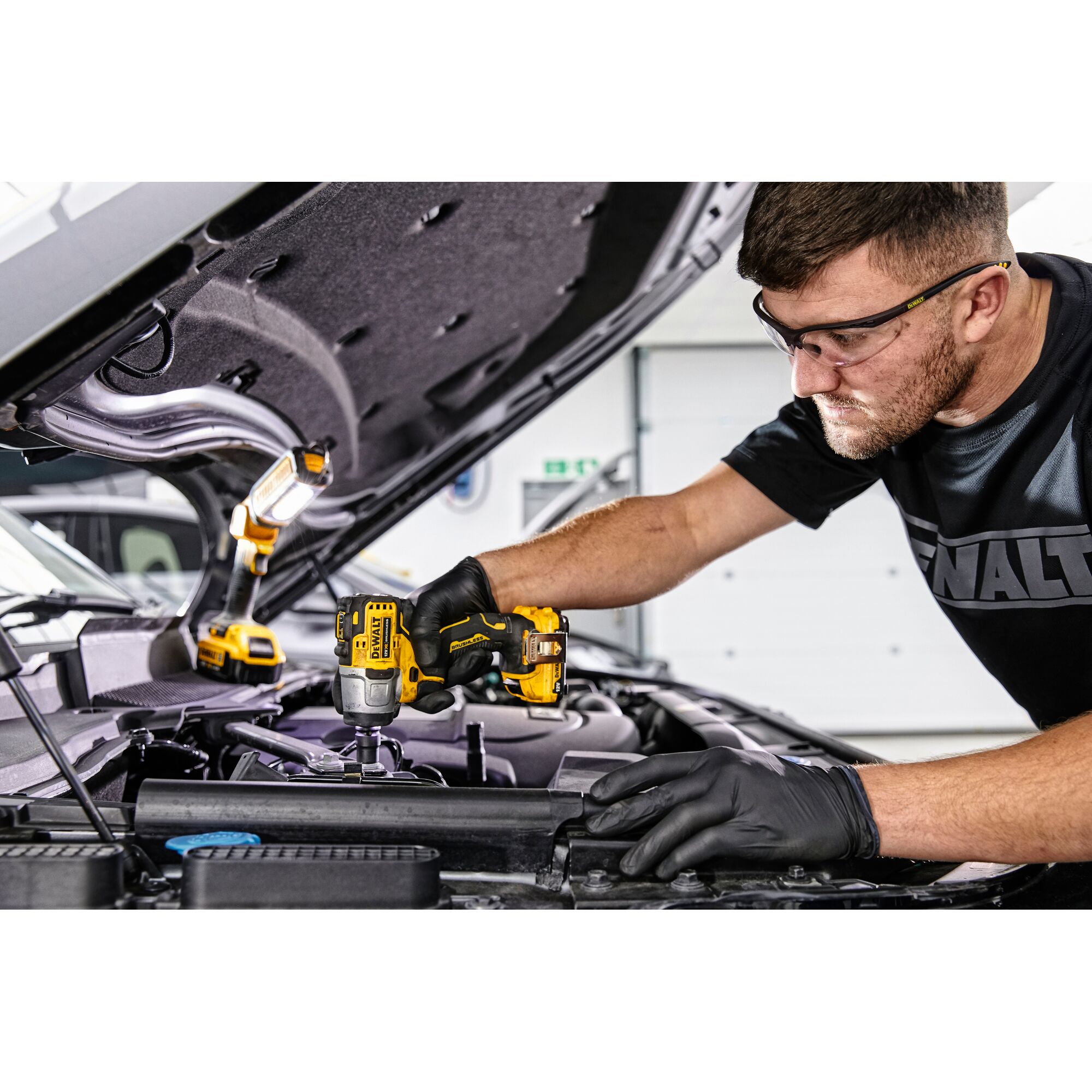 Máy vặn bulong dùng pin nhỏ gọn 12V MAX