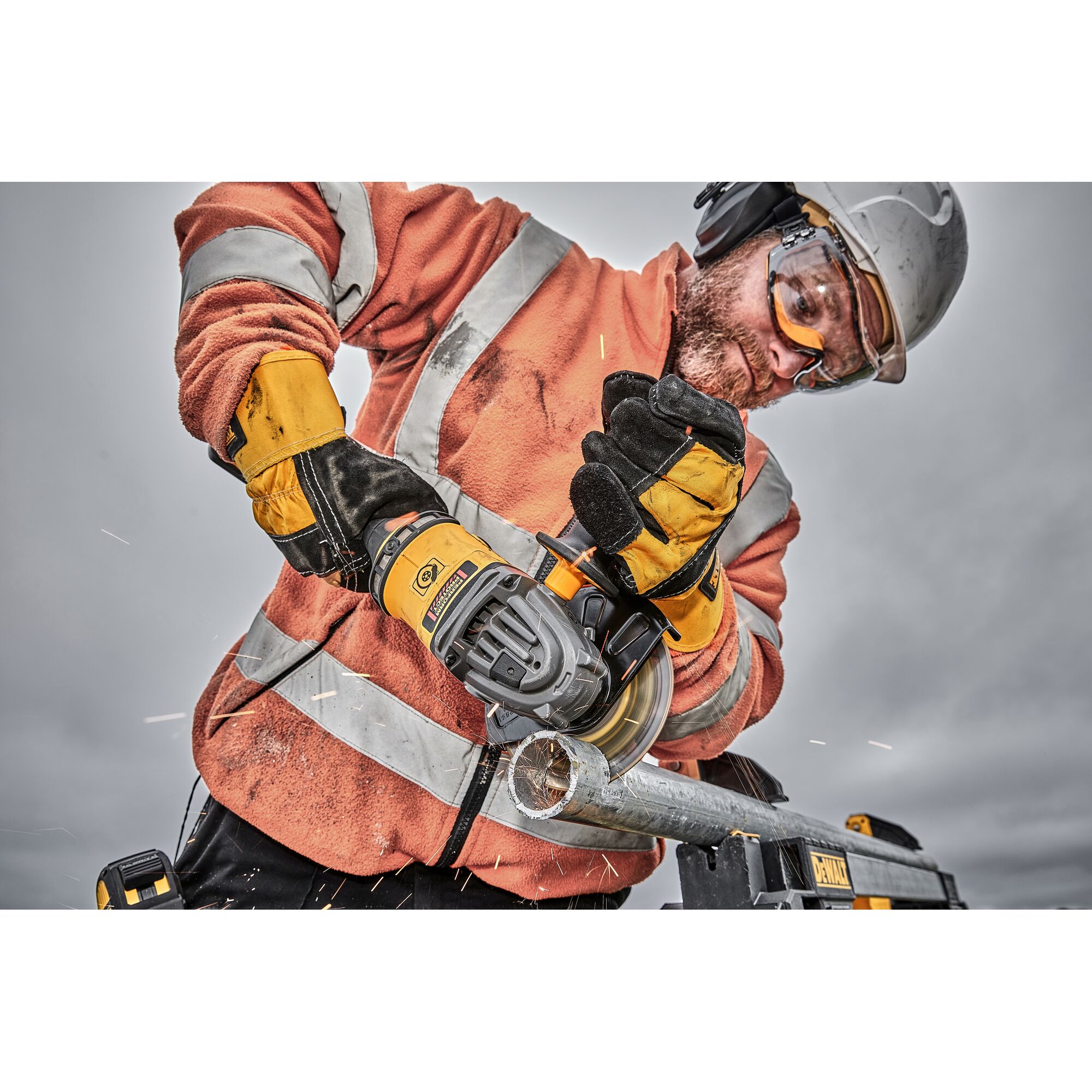 Máy mài góc 5 inch 60V MAX FLEXVOLT có công tắc kích hoạt (Pin 9Ah)