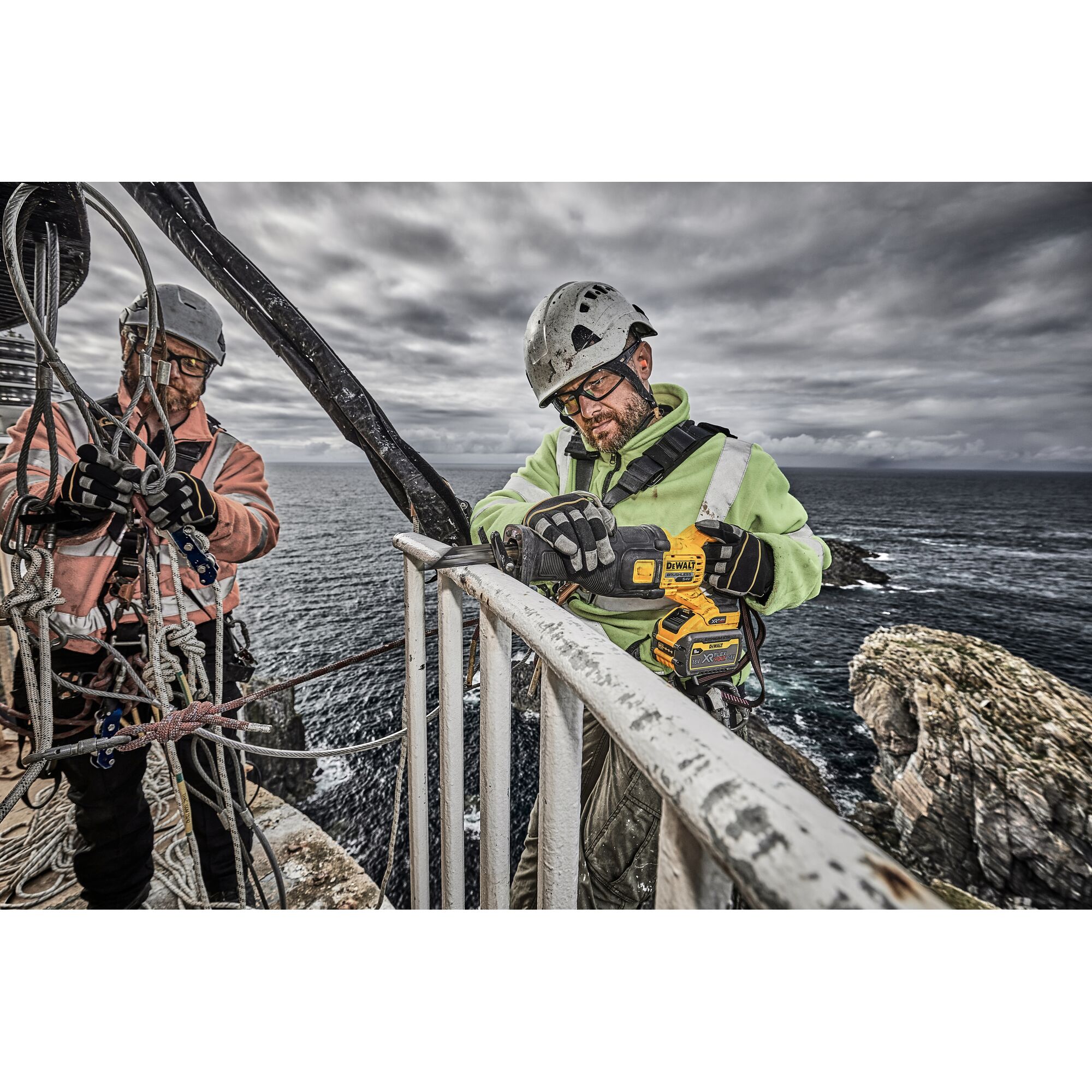 Máy cưa kiếm dùng pin 60V MAX FLEXVOLT (Pin 9Ah)