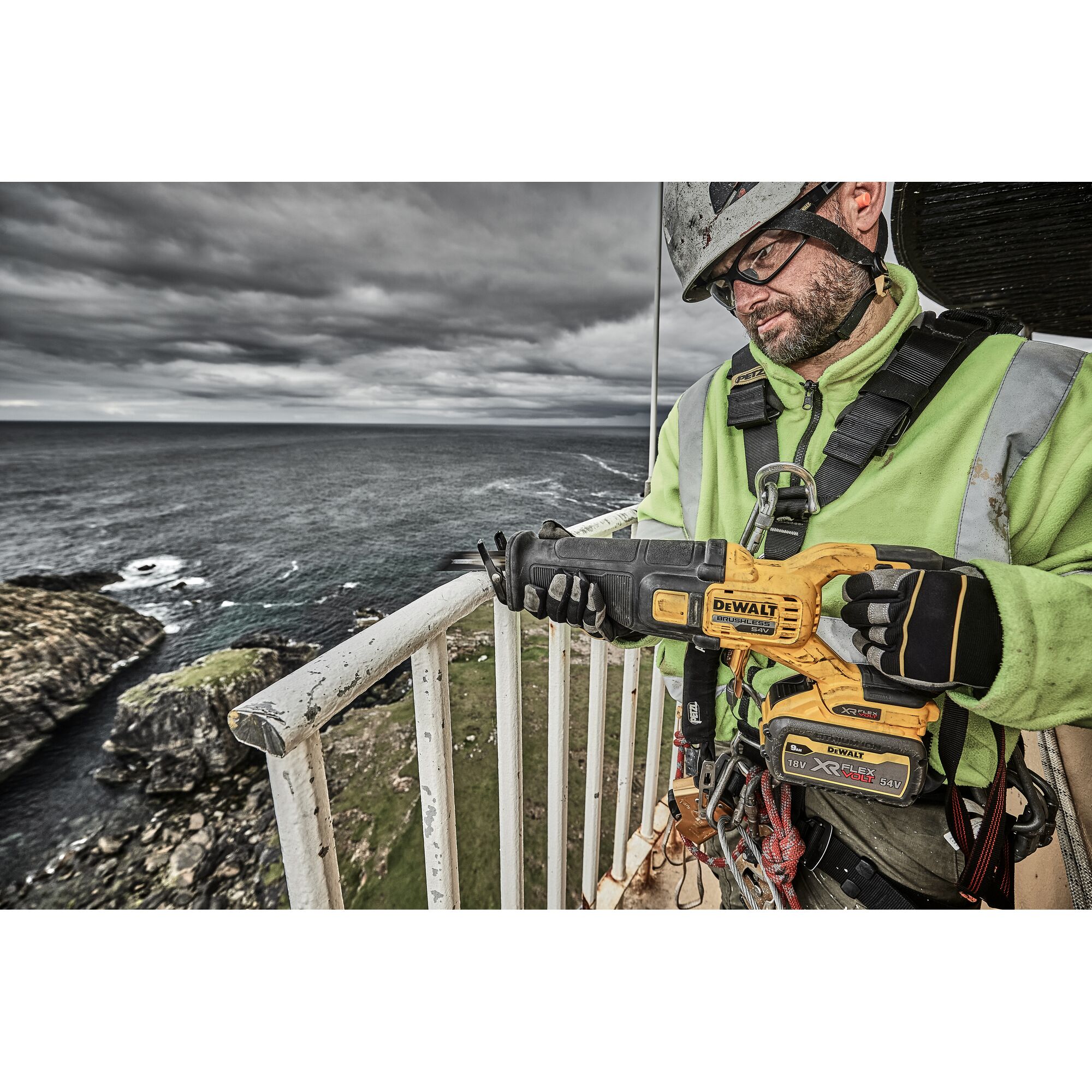 Máy cưa kiếm dùng pin 60V MAX FLEXVOLT (Pin 9Ah)