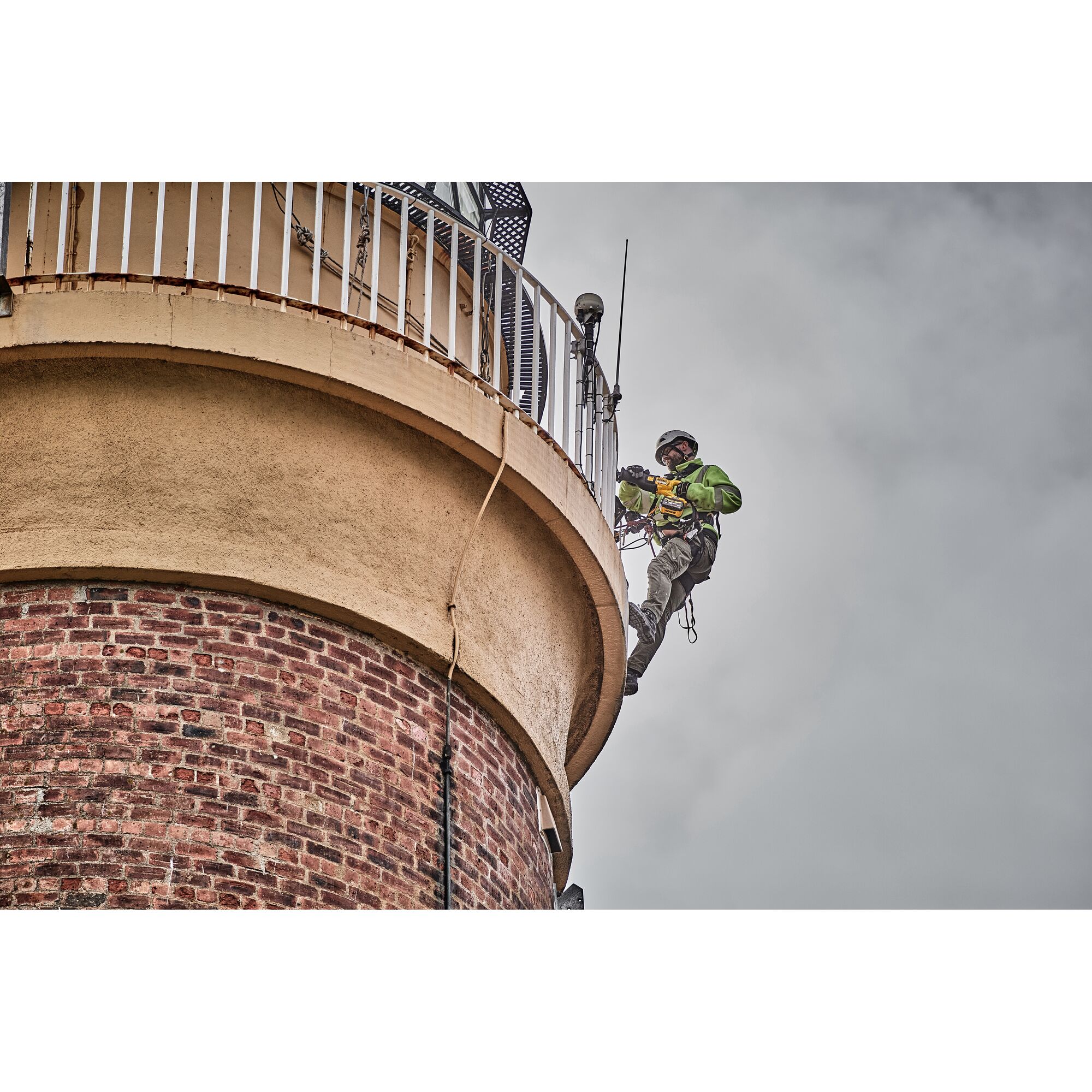 Máy cưa kiếm dùng pin 60V MAX FLEXVOLT (Pin 9Ah)