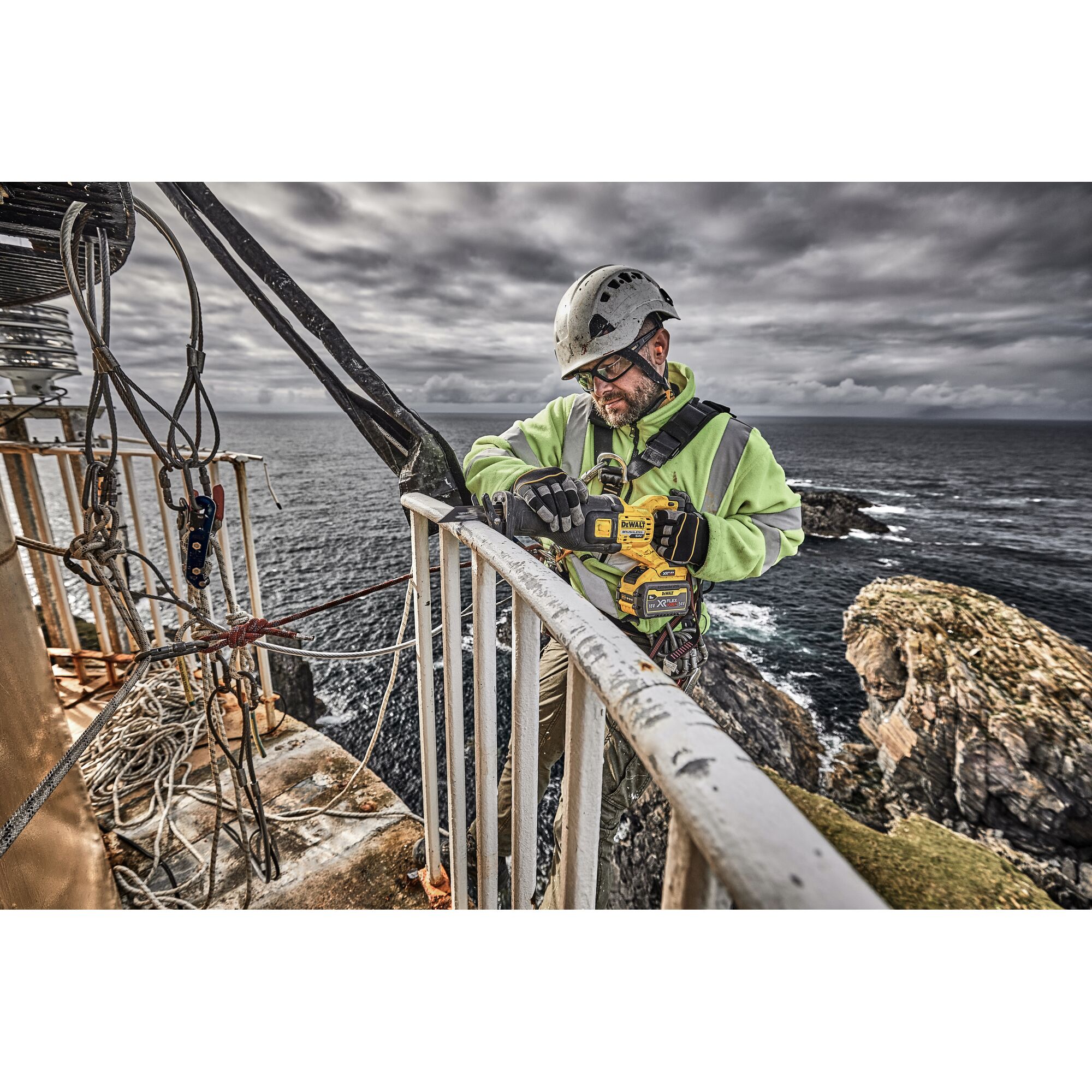 Máy cưa kiếm dùng pin 60V MAX FLEXVOLT (Pin 9Ah)