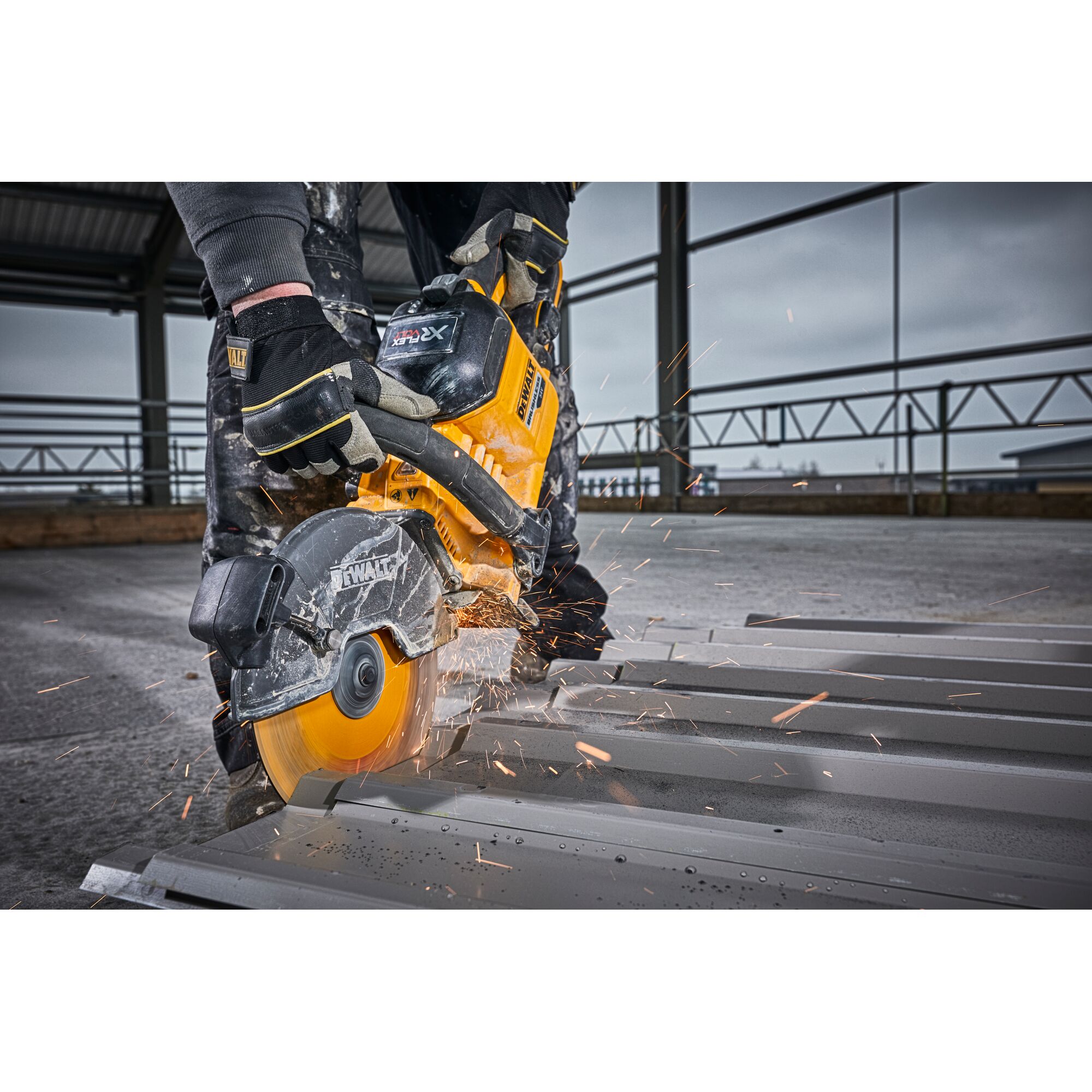 Máy cắt bê tông 54V XR FLEXVOLT 230mm - Thân máy