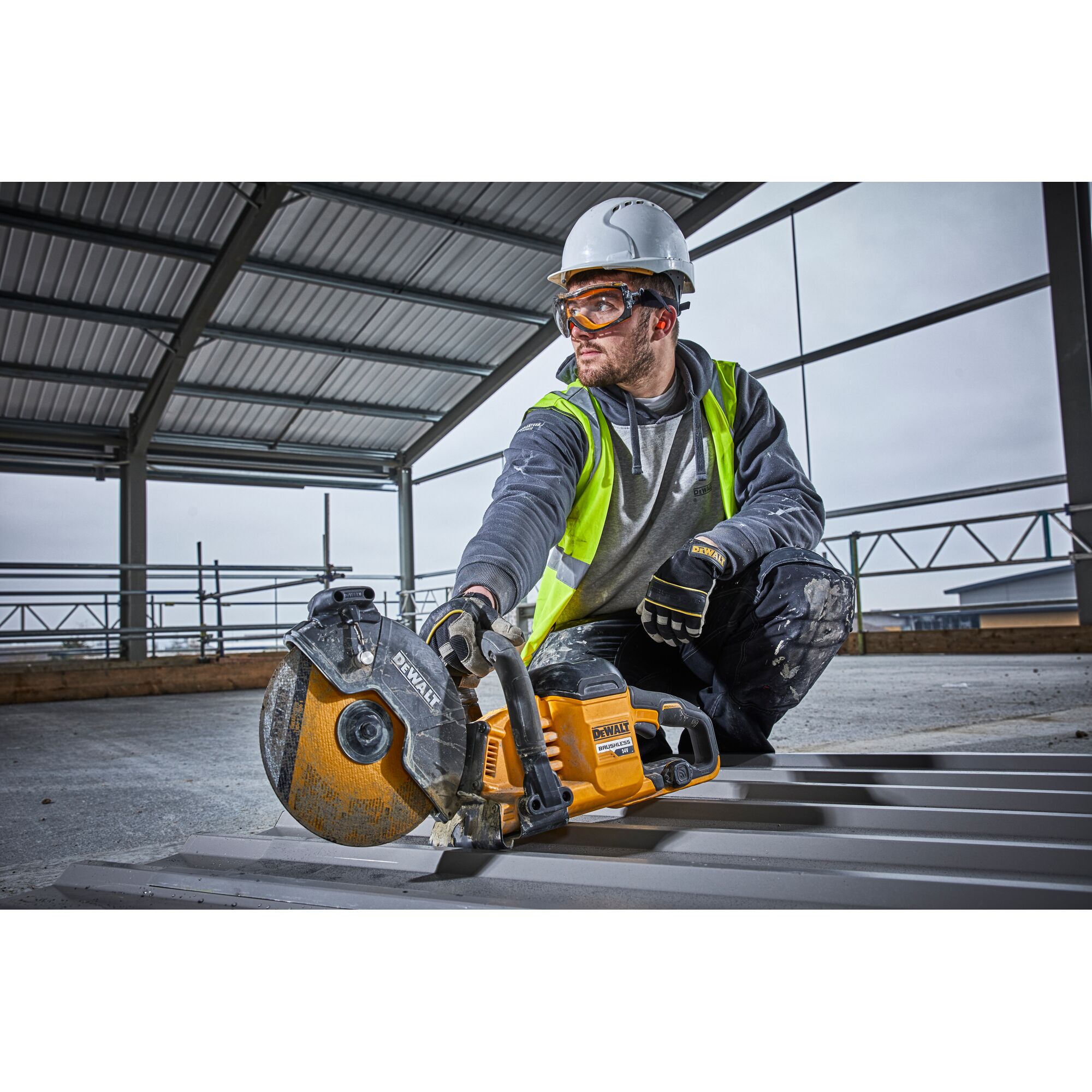 Máy cắt bê tông 54V XR FLEXVOLT 230mm - Thân máy