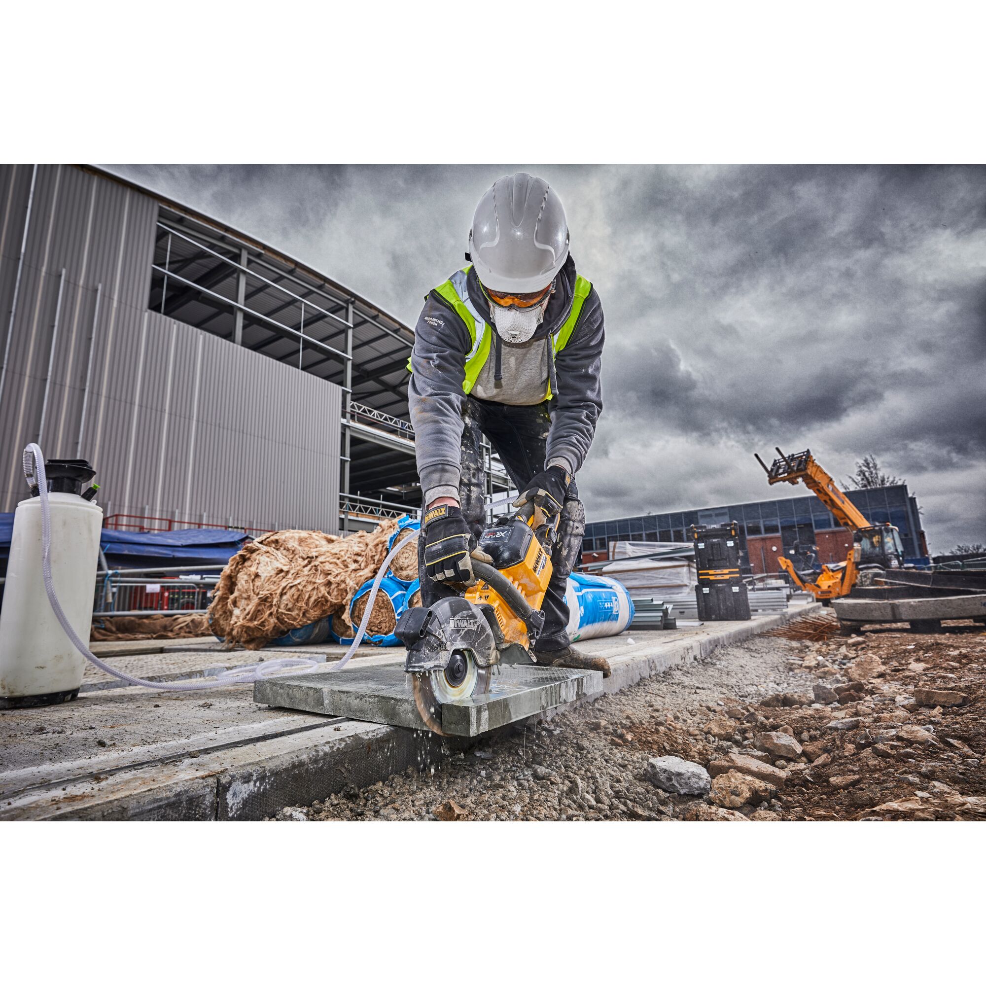 Máy cắt bê tông 54V XR FLEXVOLT 230mm - Thân máy