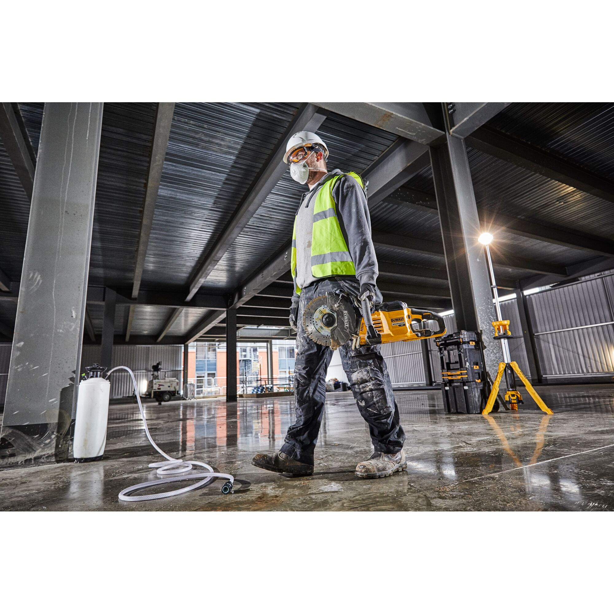 Máy cắt bê tông 54V XR FLEXVOLT 230mm - Thân máy