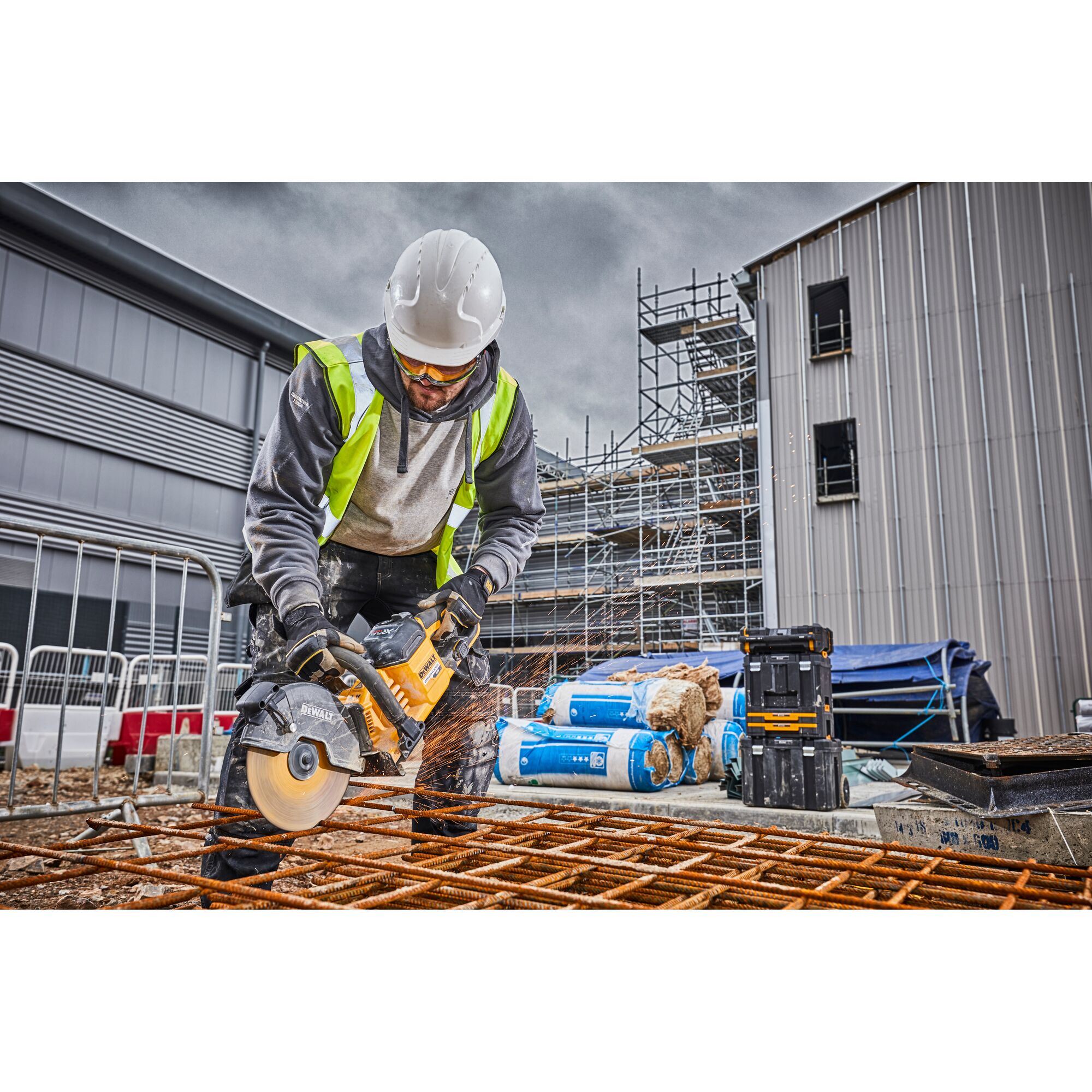 Máy cắt bê tông 54V XR FLEXVOLT 230mm - Thân máy