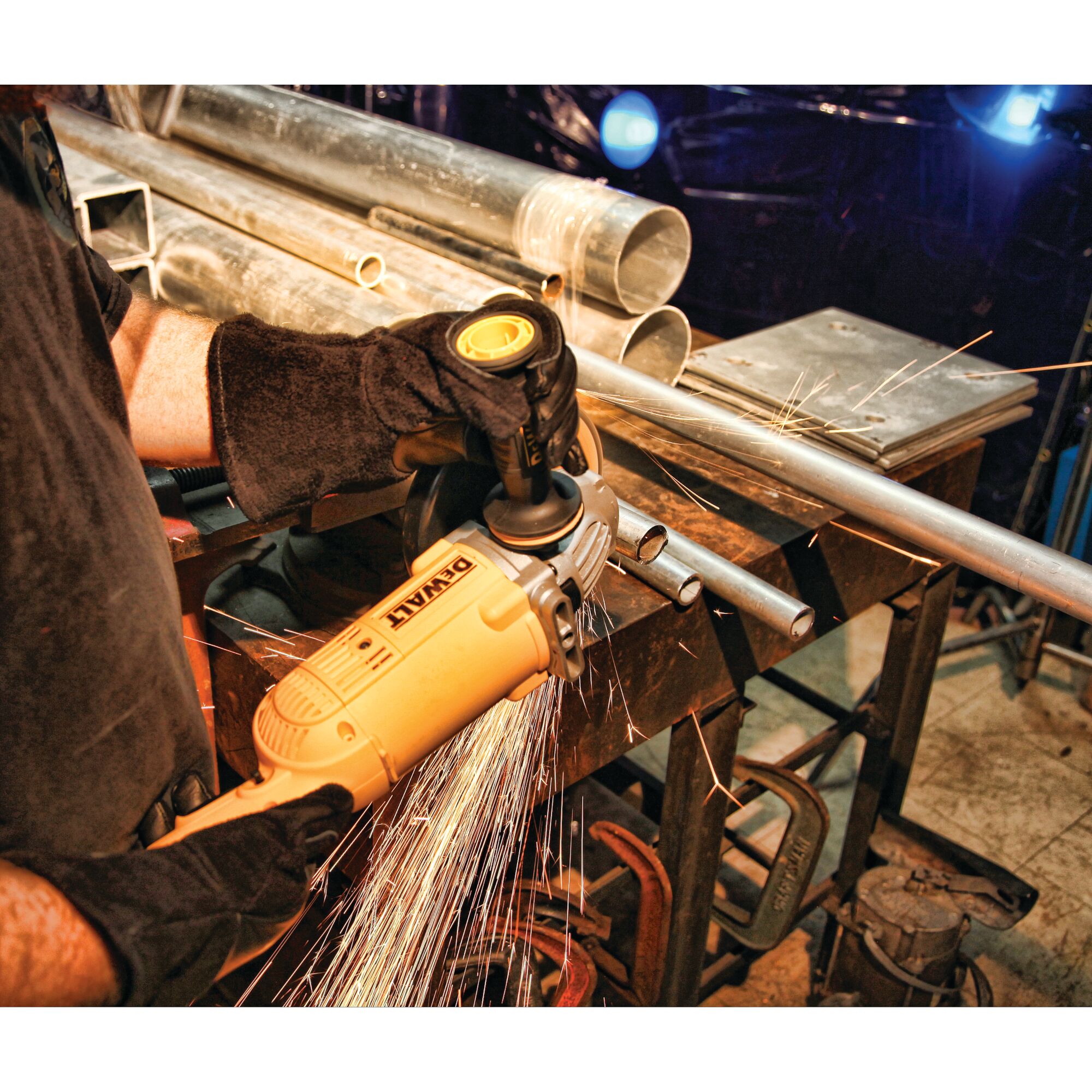 Máy mài góc 7 inch 2600W có công tắc kích hoạt