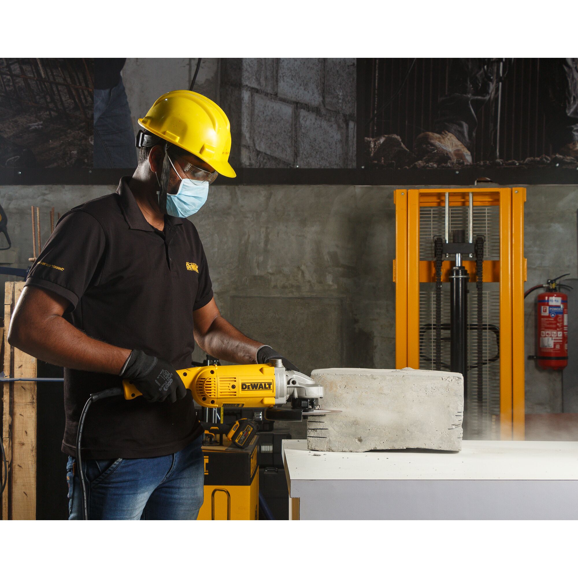 Máy mài góc 7 inch 2600W có công tắc kích hoạt